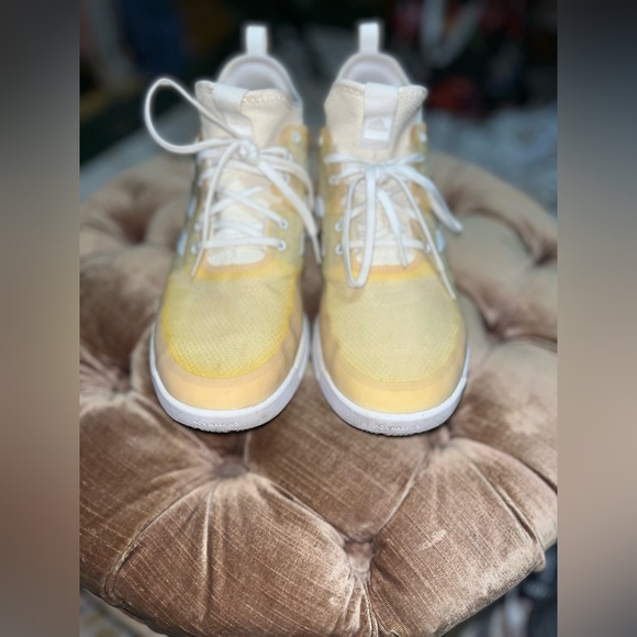 Off yellow and white sneakers - Picture 4 of 6